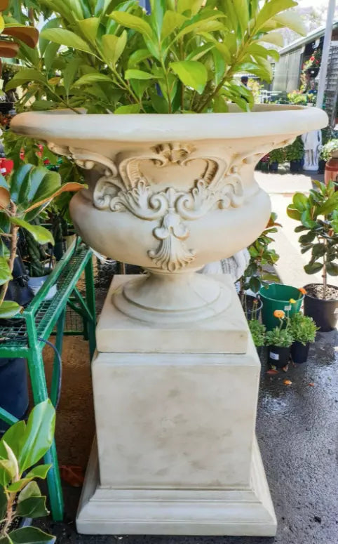 Forio Urn & Pedestal