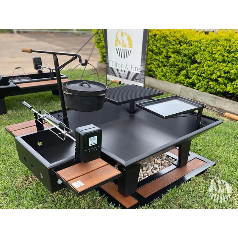 Regus Iron and Fire Camp Oven Pit