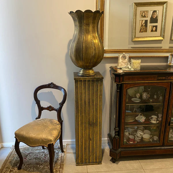 Elani Urn and Pedestal