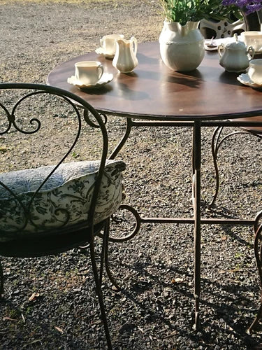 Sainte Marie Antique-style 4 Person Classic Bistro Set