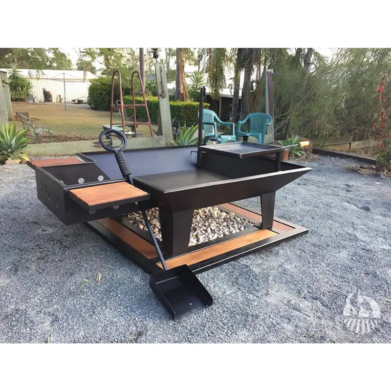 Regus Iron and Fire Camp Oven Pit