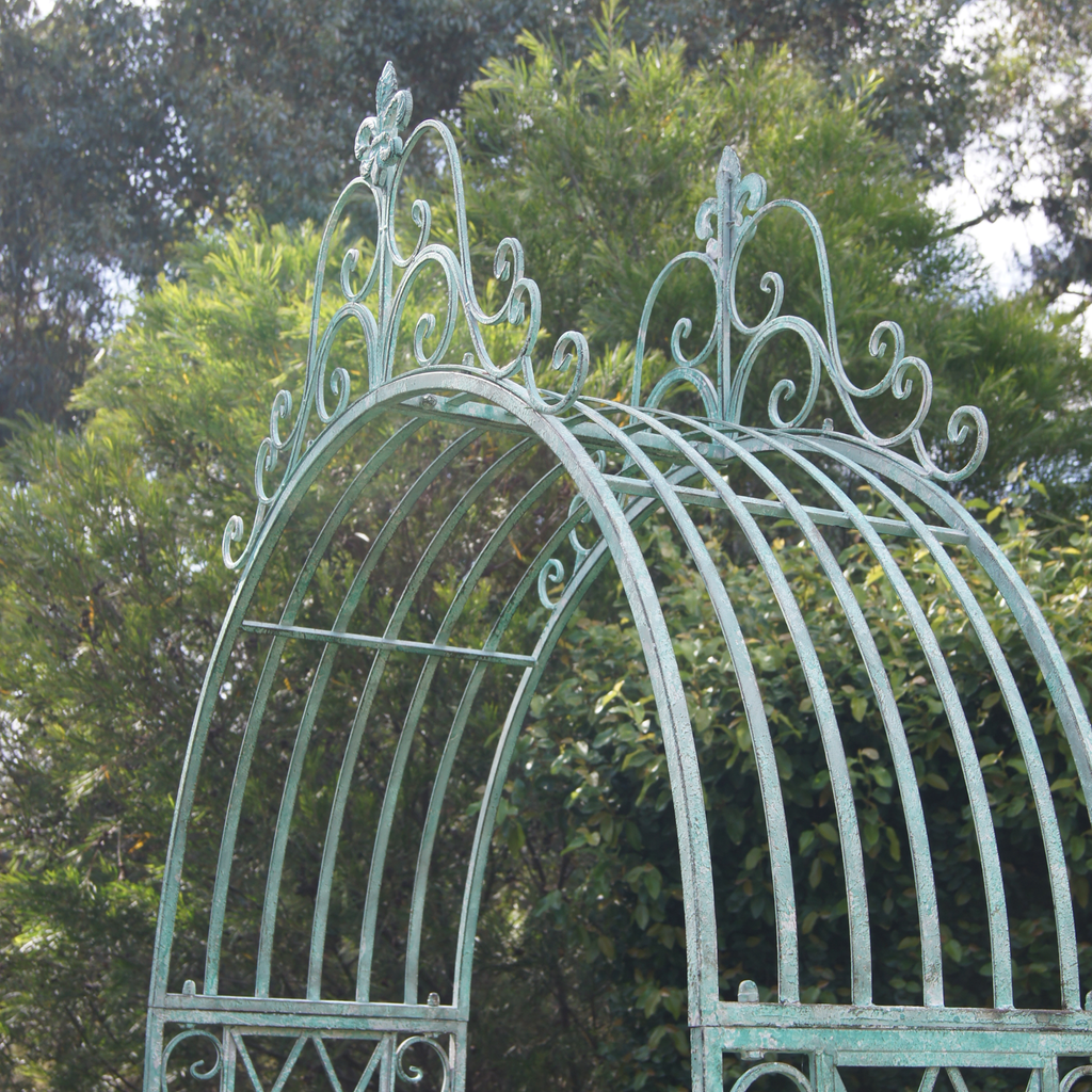 Symphonia Resplendnet Garden Arch