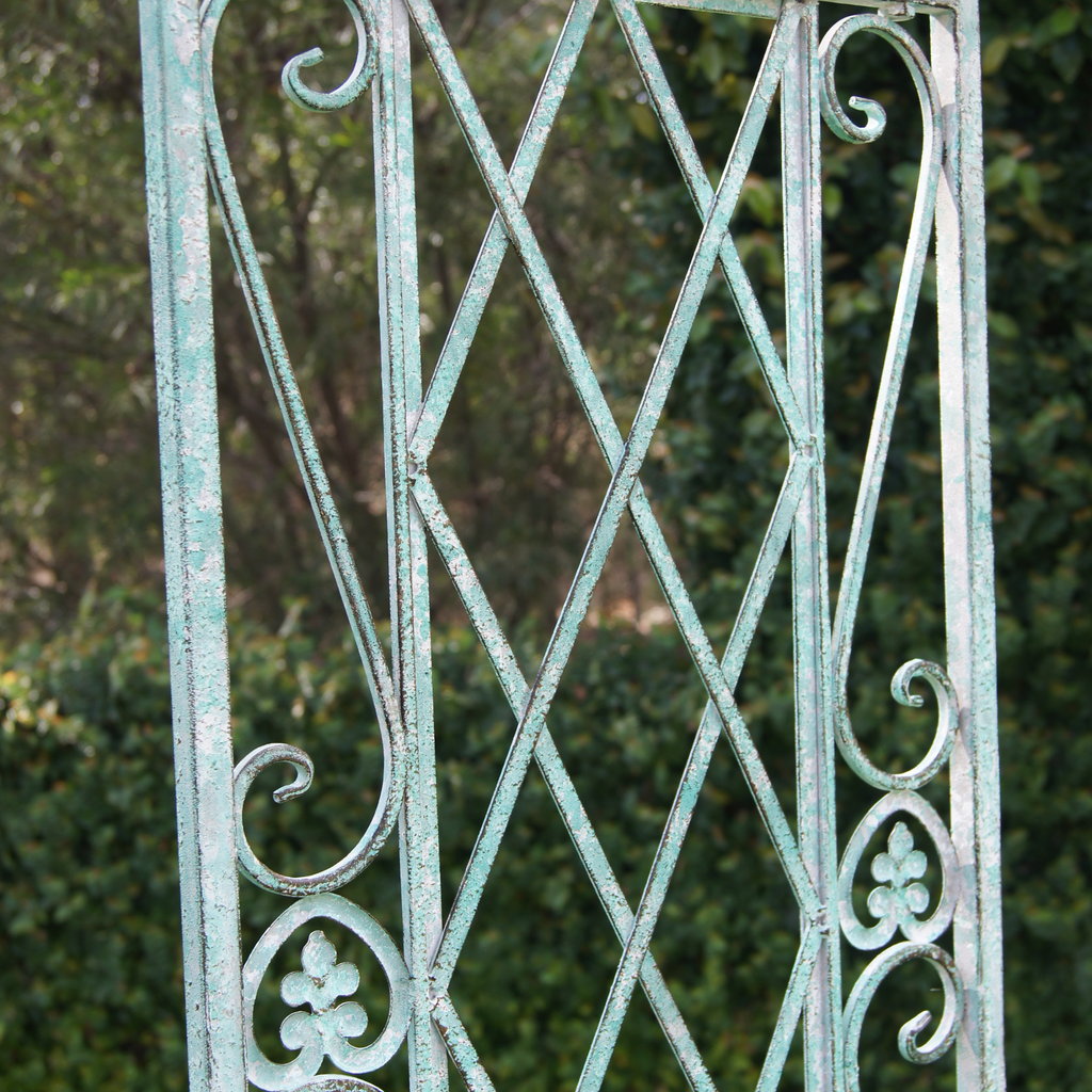 Symphonia Resplendnet Garden Arch